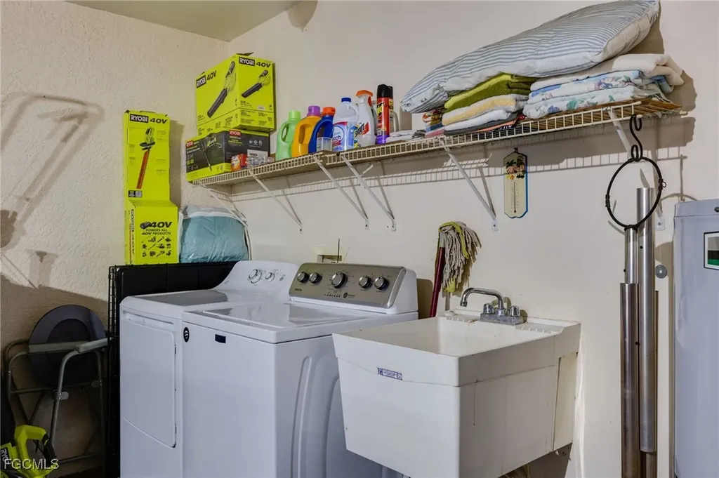 2221 NE 15th Lane Cape Coral FL 33909
