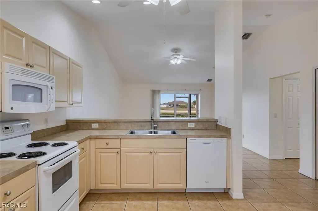 2221 NE 15th Lane Cape Coral FL 33909