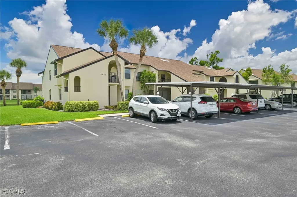 8475 Charter Club Circle Fort Myers FL 33919