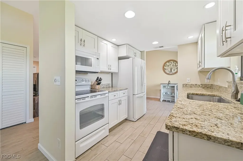 8475 Charter Club Circle Fort Myers FL 33919