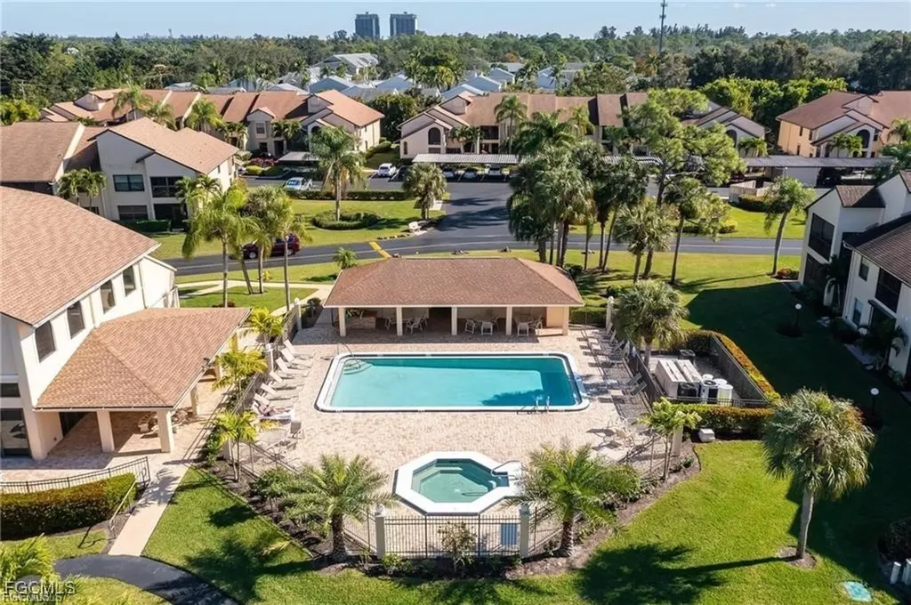 8475 Charter Club Circle Fort Myers FL 33919