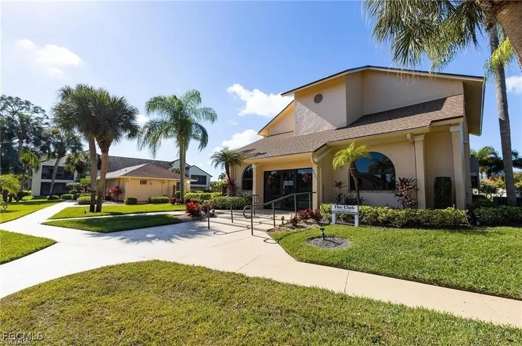 8475 Charter Club Circle Fort Myers FL 33919