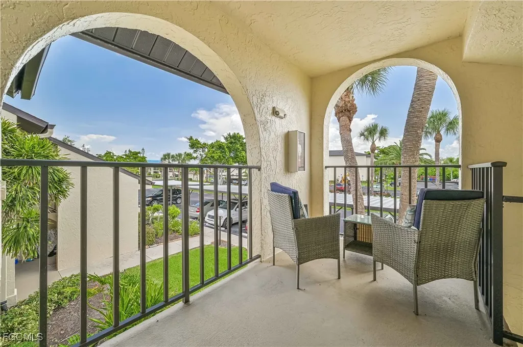 8475 Charter Club Circle Fort Myers FL 33919