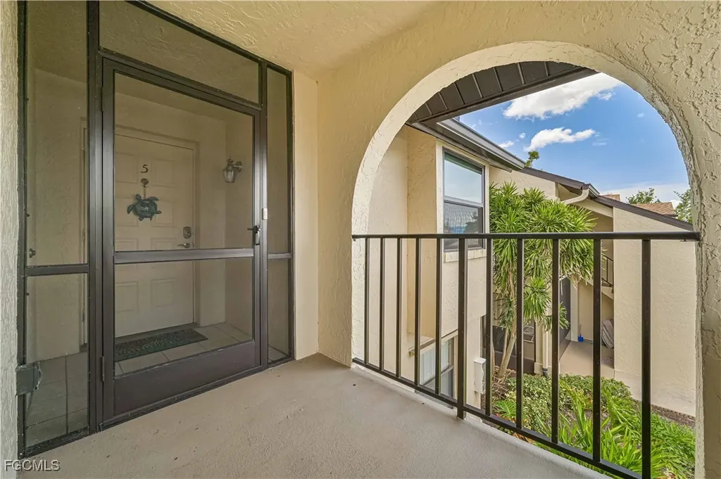 8475 Charter Club Circle Fort Myers FL 33919