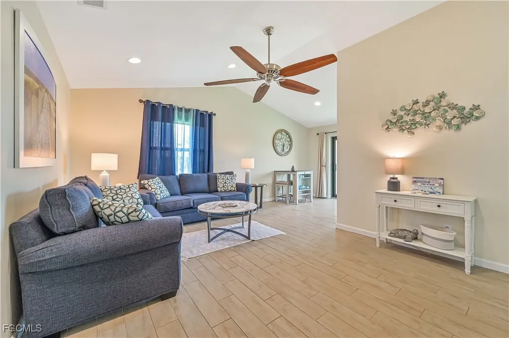 8475 Charter Club Circle Fort Myers FL 33919