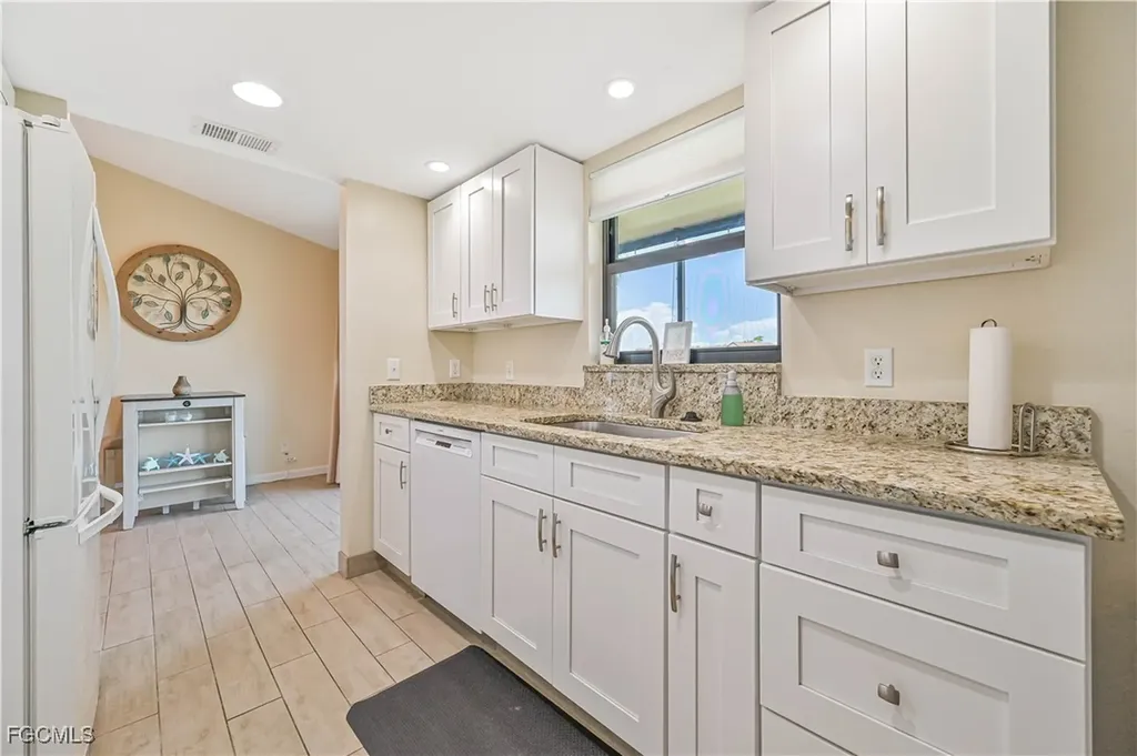 8475 Charter Club Circle Fort Myers FL 33919