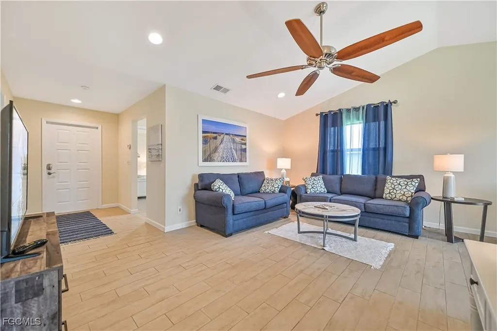 8475 Charter Club Circle Fort Myers FL 33919