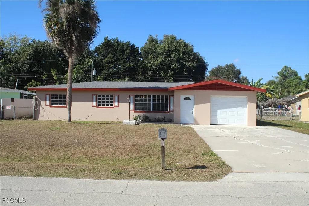 382 Ottumwa Avenue Fort Myers FL 33905
