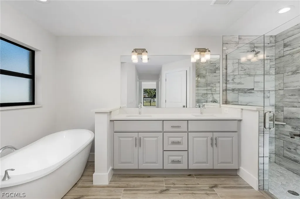 3613 NW 1st Street Cape Coral FL 33993