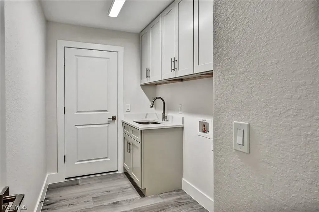 3613 NW 1st Street Cape Coral FL 33993