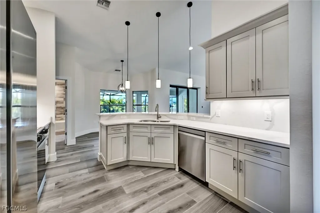 3613 NW 1st Street Cape Coral FL 33993