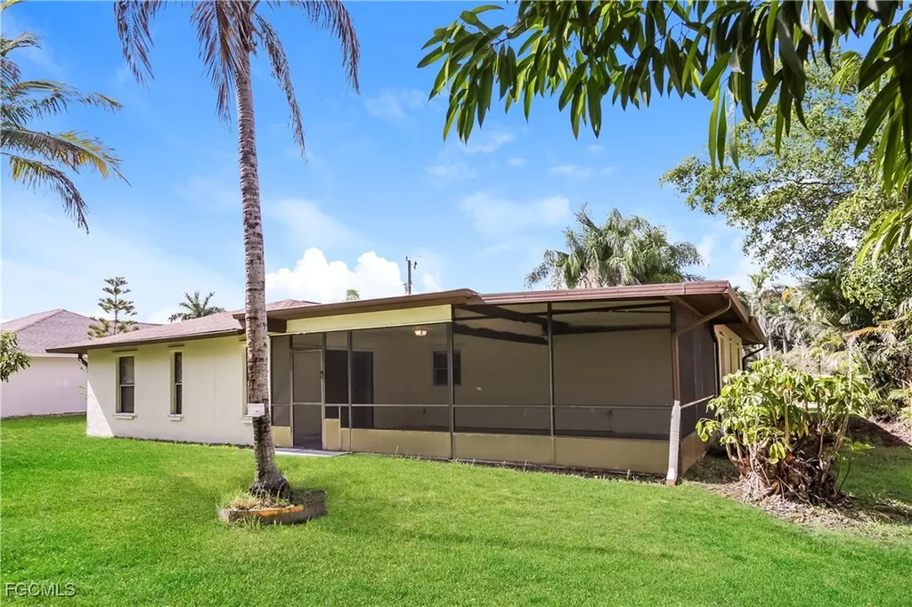 720 SW 8th Terrace Cape Coral FL 33991