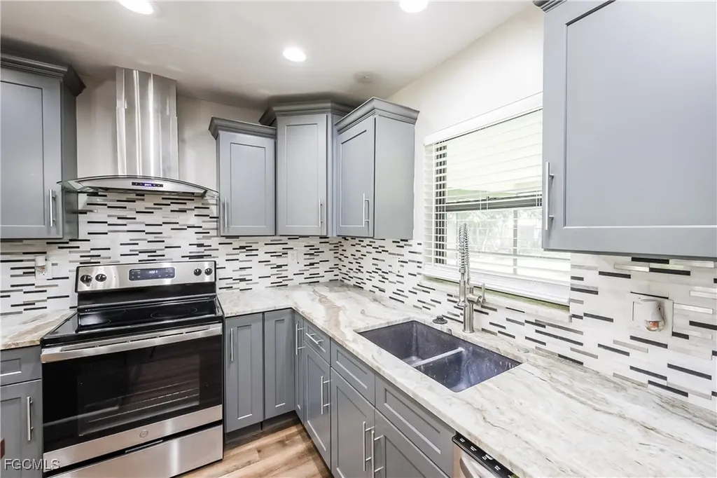 720 SW 8th Terrace Cape Coral FL 33991