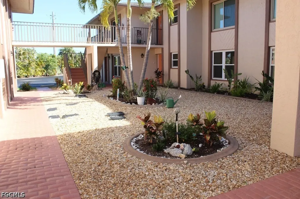 16881 Davis Road Fort Myers FL 33908