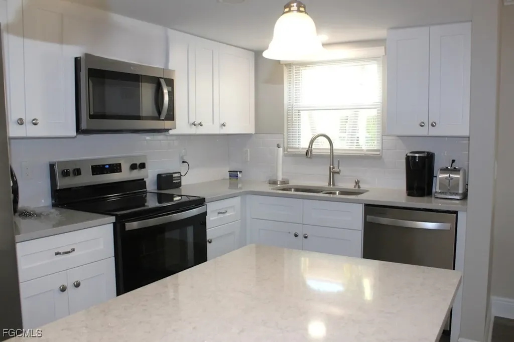 16881 Davis Road Fort Myers FL 33908