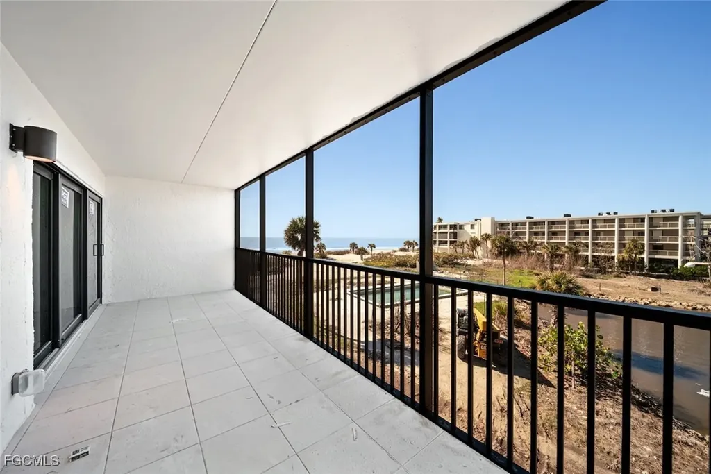 2737 W Gulf Drive Sanibel FL 33957