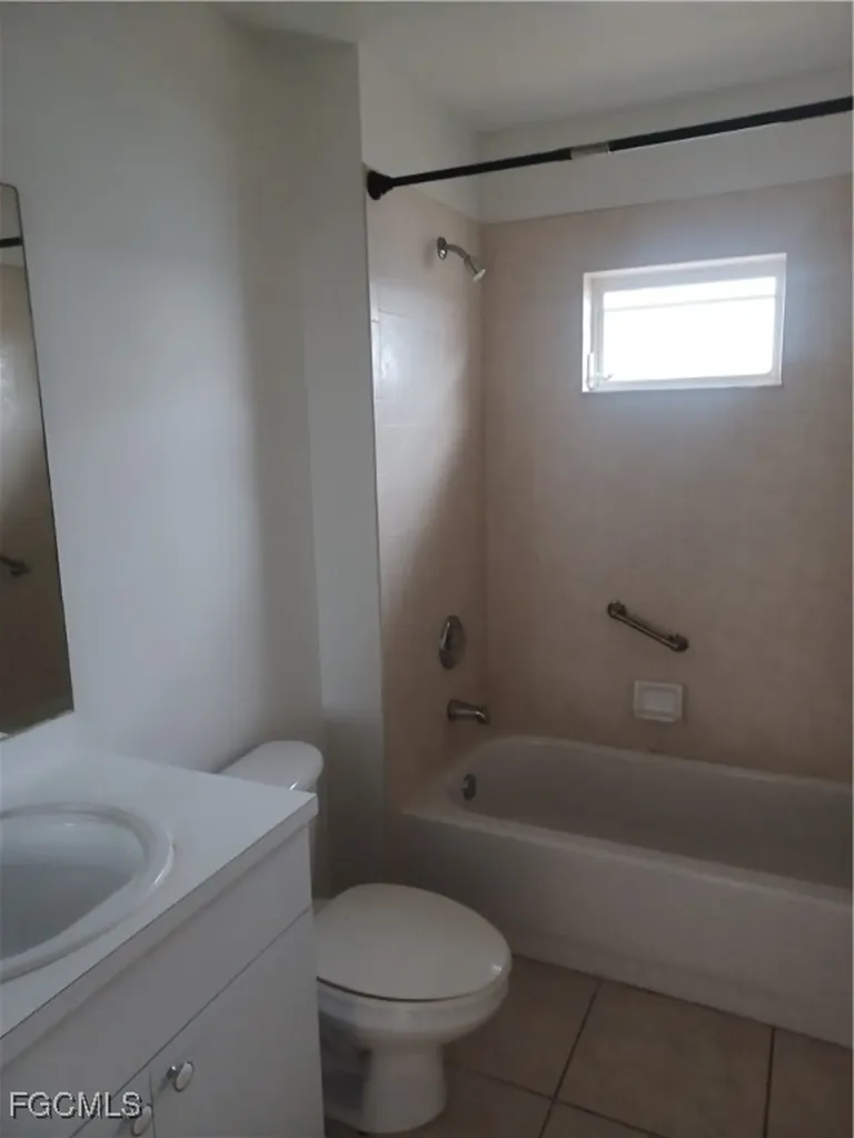 3020 SE Santa Barbara Place Cape Coral FL 33904