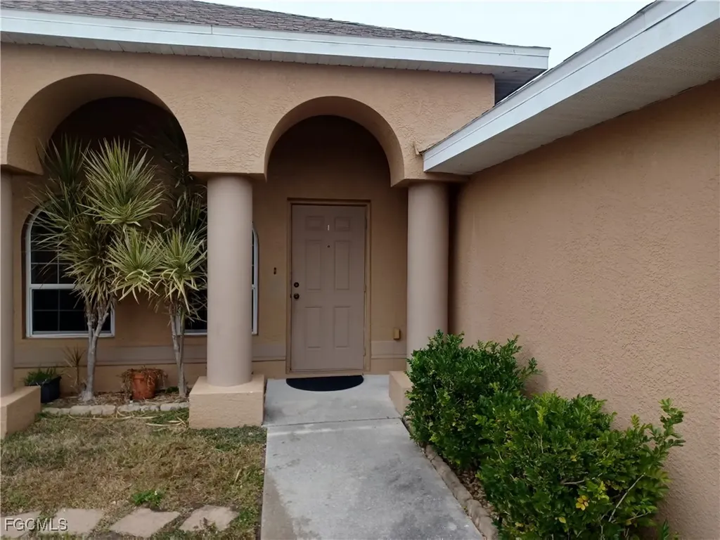 3020 SE Santa Barbara Place Cape Coral FL 33904