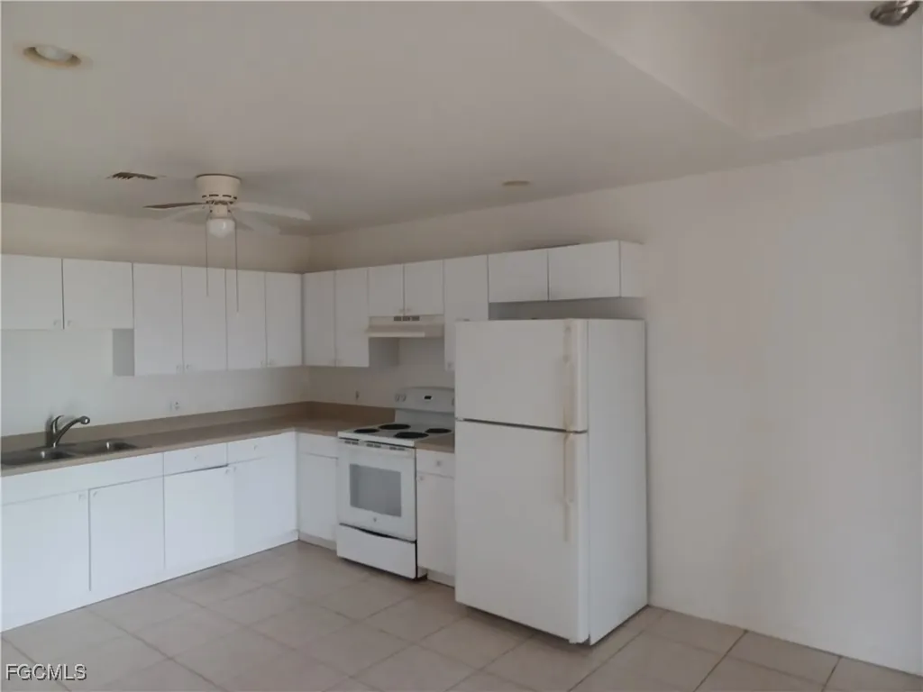 3020 SE Santa Barbara Place Cape Coral FL 33904