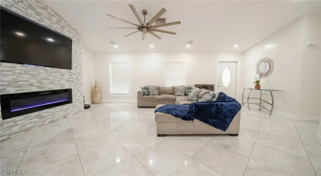 328 SW 19th Terrace Cape Coral FL 33991