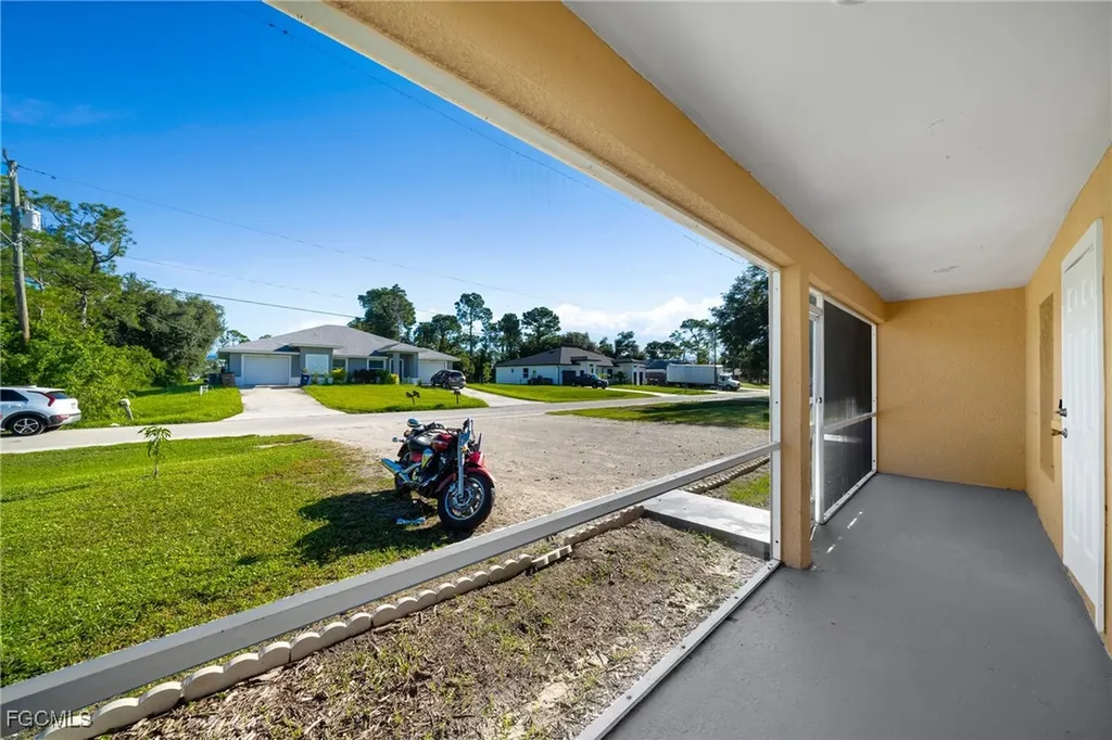 4733-4735 30th Street SW Lehigh Acres FL 33973