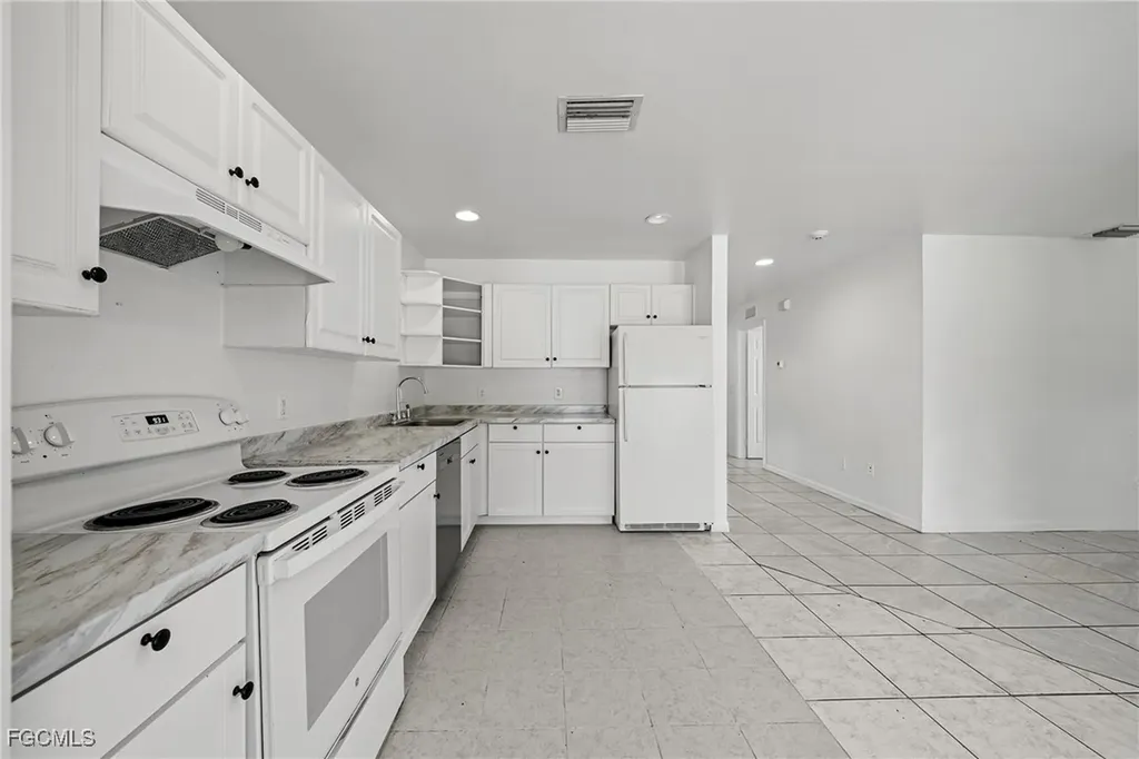 4733-4735 30th Street SW Lehigh Acres FL 33973