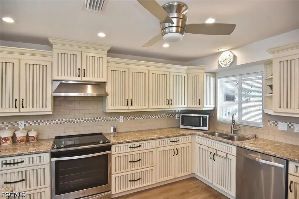 4299 Island Circle Fort Myers FL 33919