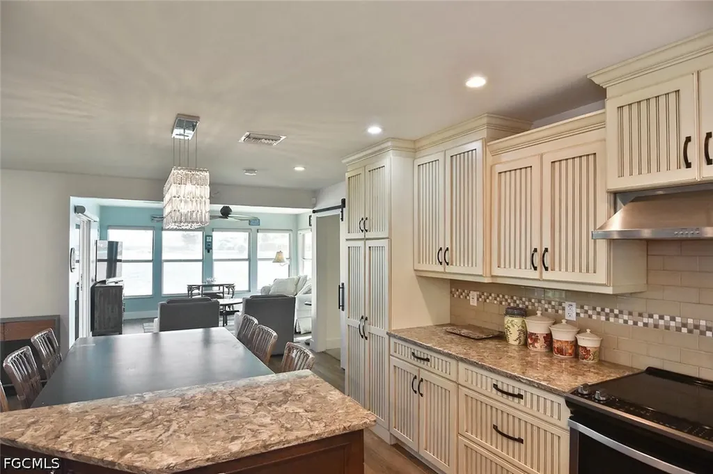 4299 Island Circle Fort Myers FL 33919