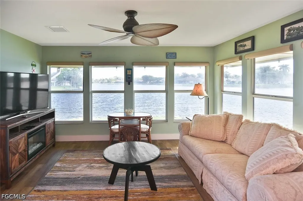 4299 Island Circle Fort Myers FL 33919