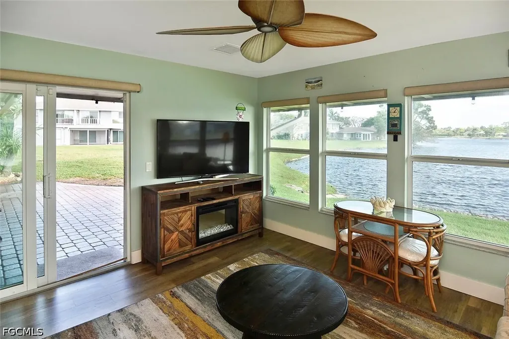 4299 Island Circle Fort Myers FL 33919
