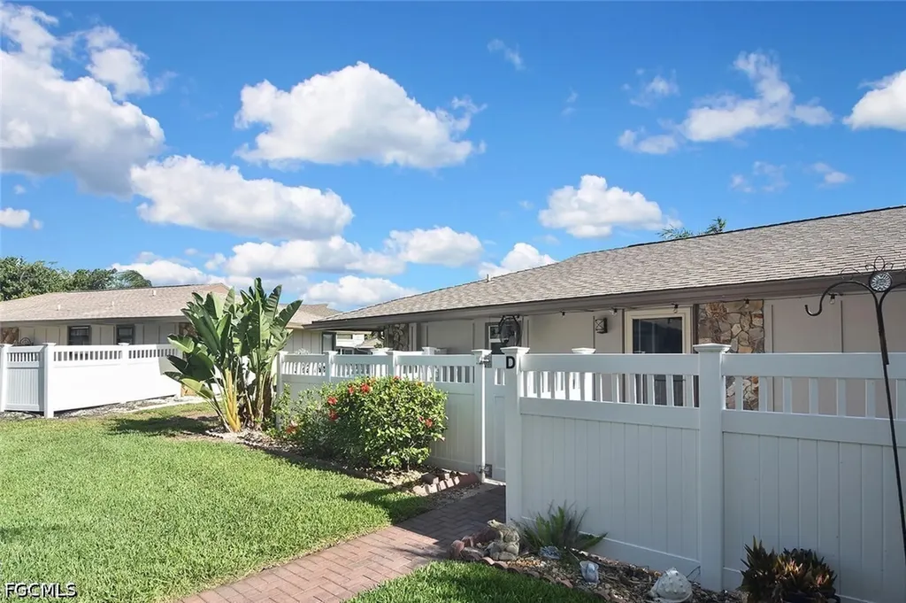 4299 Island Circle Fort Myers FL 33919