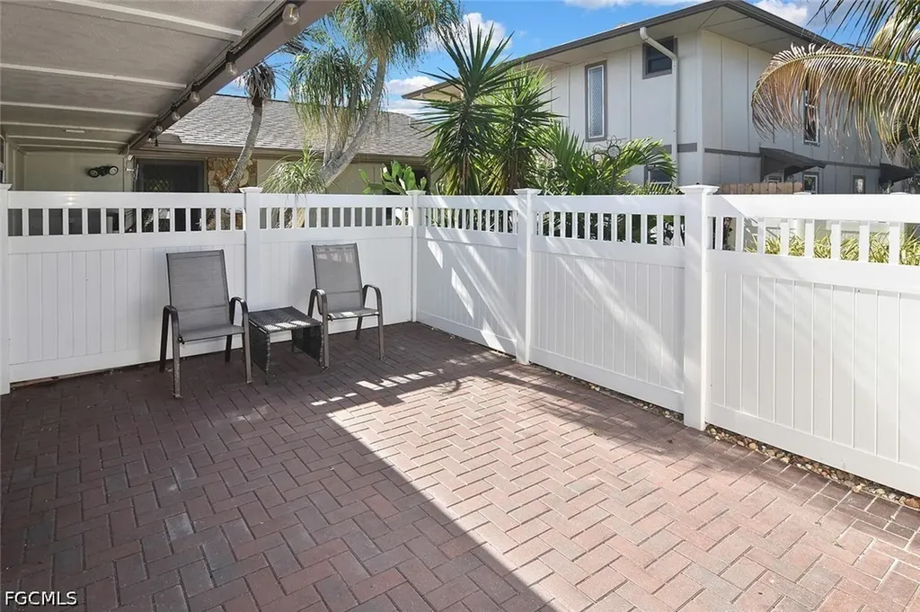 4299 Island Circle Fort Myers FL 33919