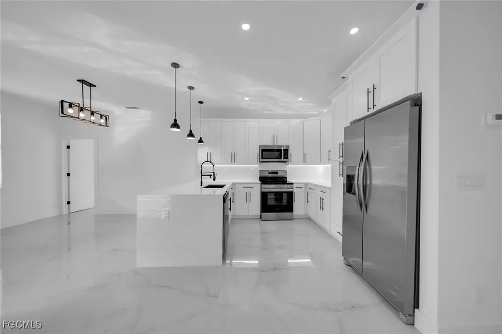 2023 Canton Avenue Alva FL 33920