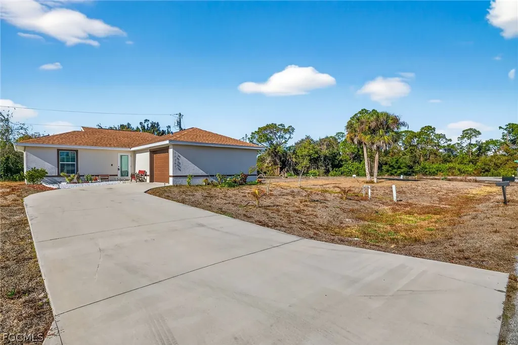 11249 / 11261 6th Avenue Punta Gorda FL 33955