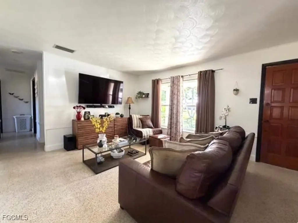 40 Victoria Drive North Fort Myers FL 33917
