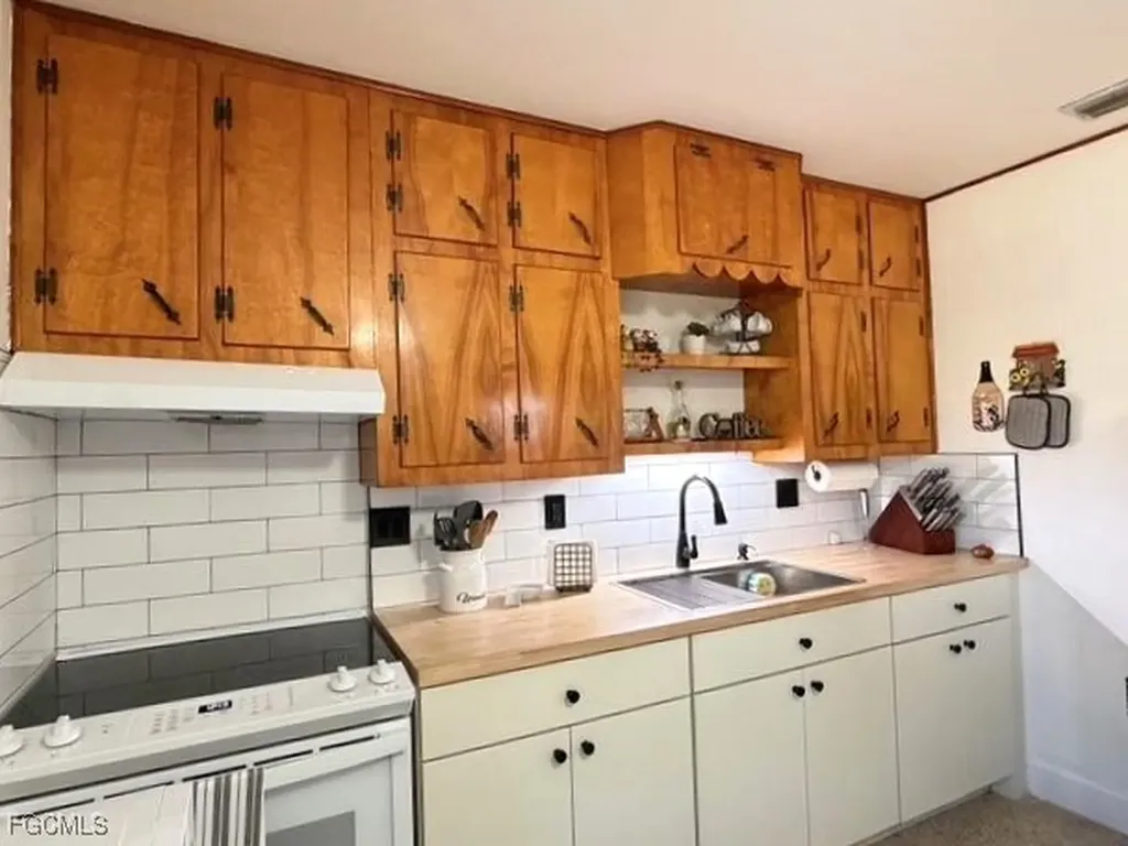 40 Victoria Drive North Fort Myers FL 33917