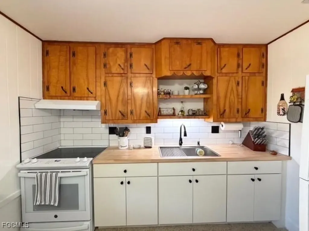 40 Victoria Drive North Fort Myers FL 33917