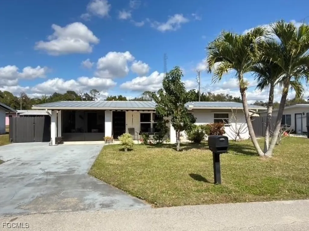 40 Victoria Drive North Fort Myers FL 33917