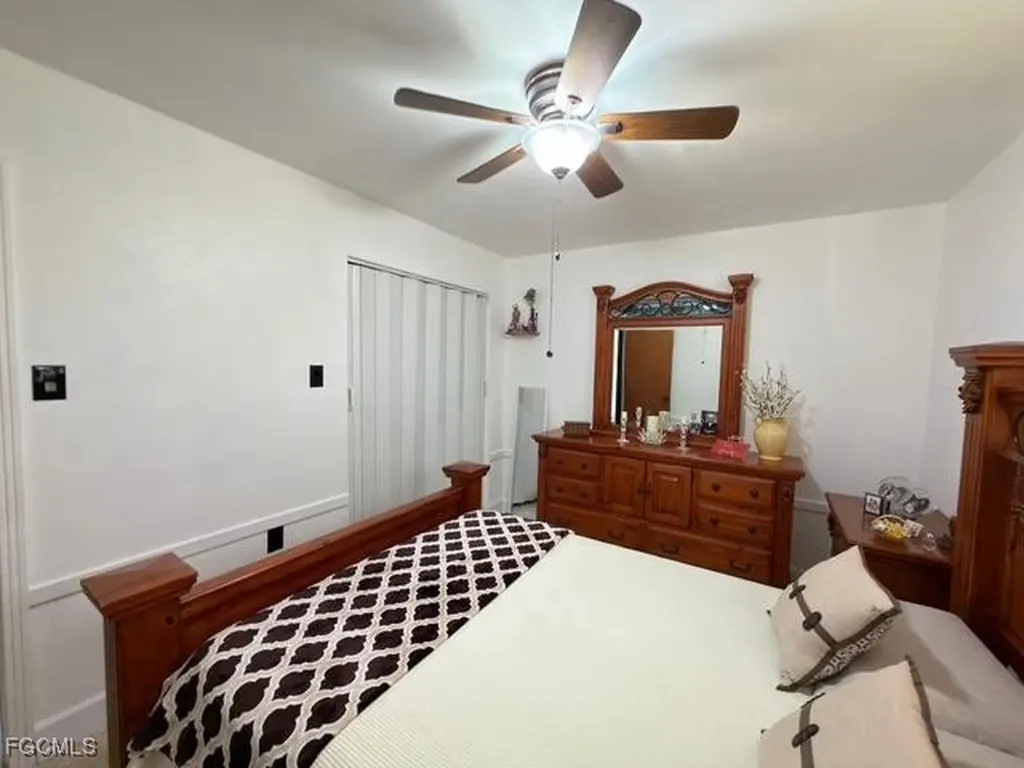 40 Victoria Drive North Fort Myers FL 33917