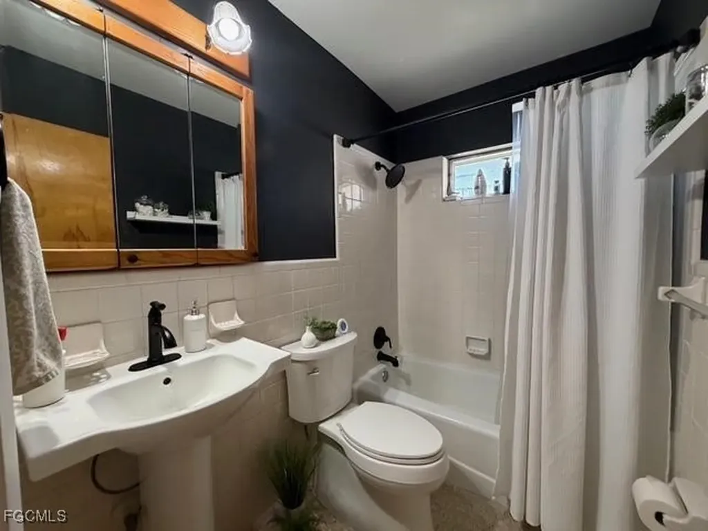40 Victoria Drive North Fort Myers FL 33917