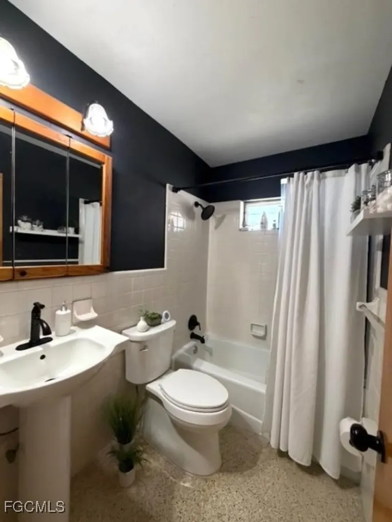 40 Victoria Drive North Fort Myers FL 33917