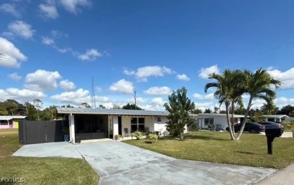 40 Victoria Drive North Fort Myers FL 33917