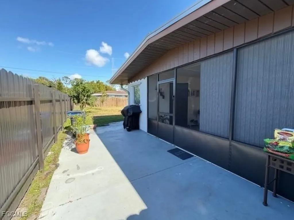 40 Victoria Drive North Fort Myers FL 33917