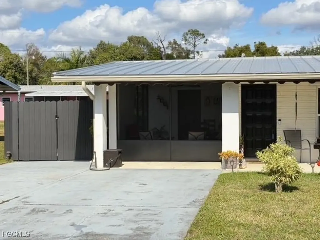 40 Victoria Drive North Fort Myers FL 33917