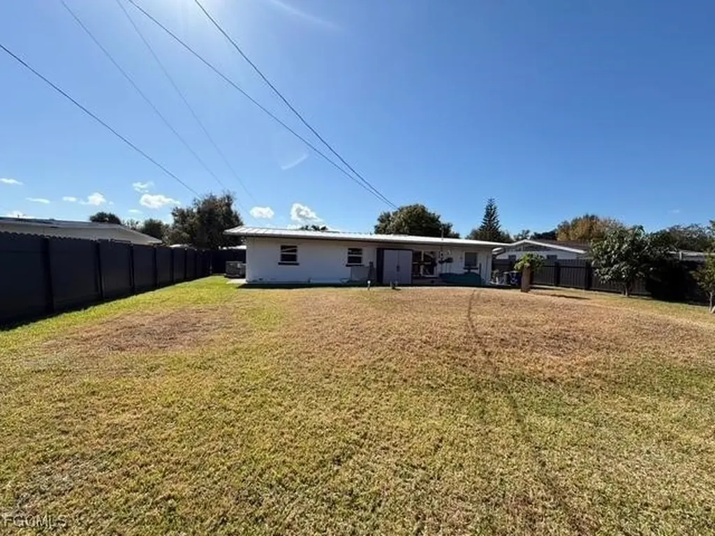40 Victoria Drive North Fort Myers FL 33917