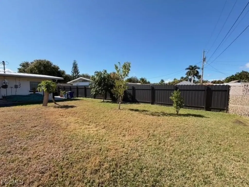 40 Victoria Drive North Fort Myers FL 33917