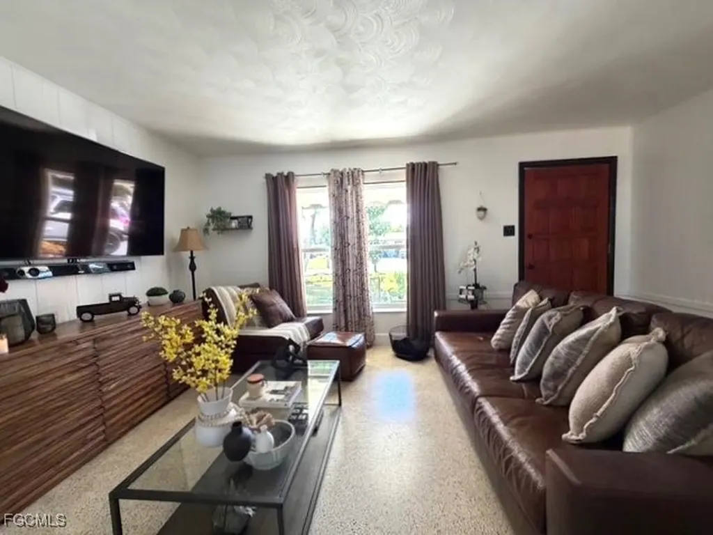 40 Victoria Drive North Fort Myers FL 33917