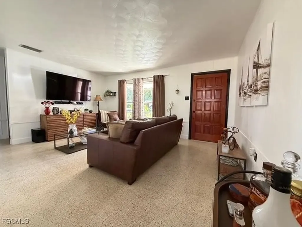 40 Victoria Drive North Fort Myers FL 33917