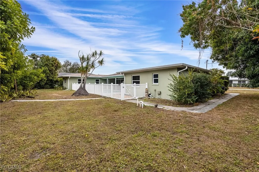 2307 Flora Avenue Fort Myers FL 33907