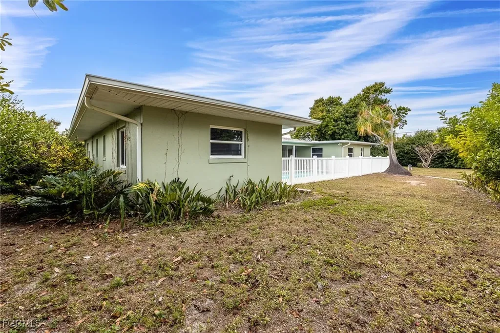 2307 Flora Avenue Fort Myers FL 33907